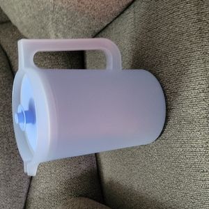 Tupperware 2 qt Pitcher with blue lid